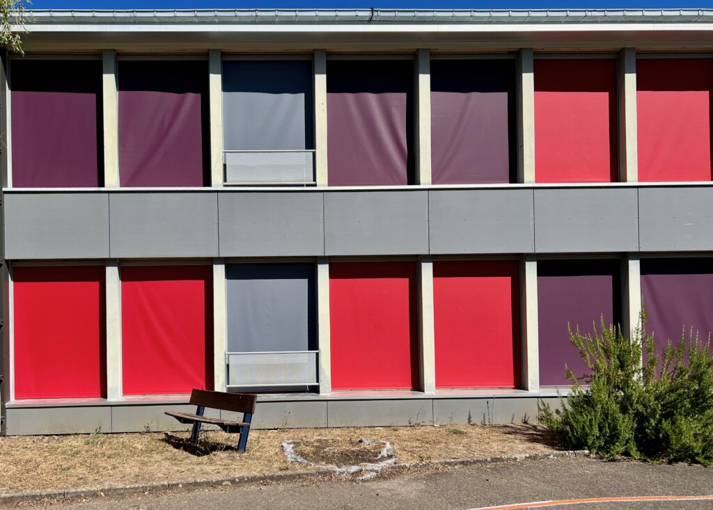 Stores solaires motorisés collectivité école